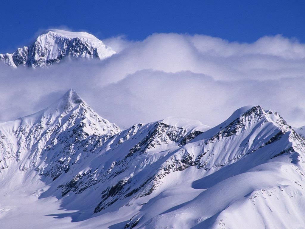 Горы покрытые снегом